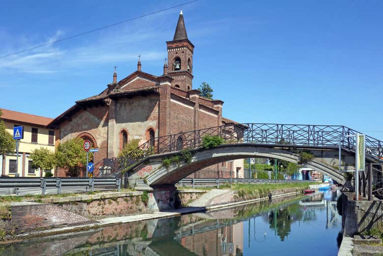 Sailing next to the Church of San Cristoforo